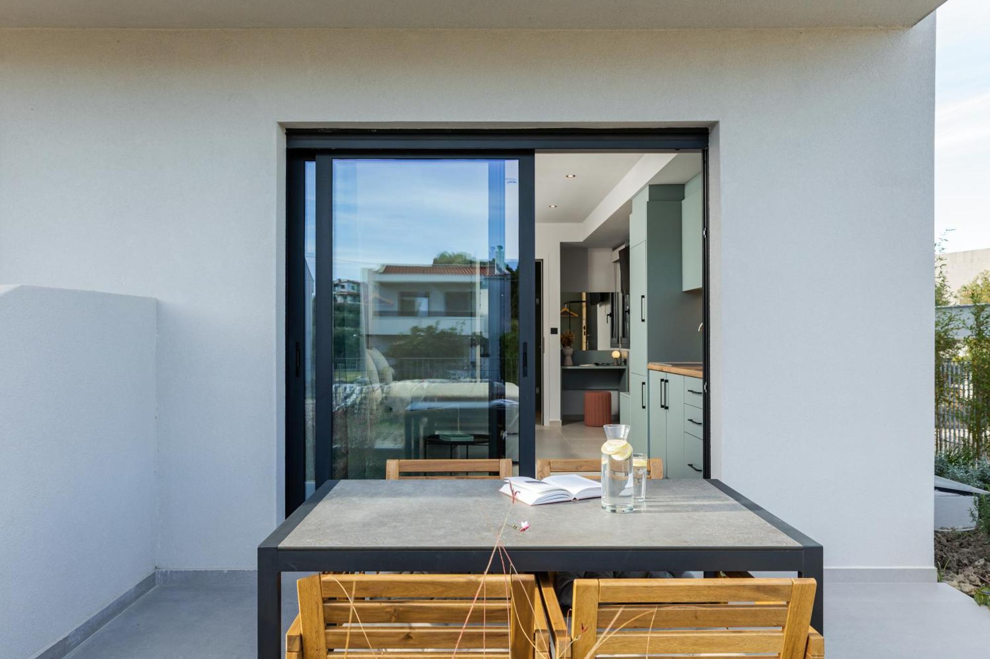 The 8 Suites Polychrono Luaran gambar