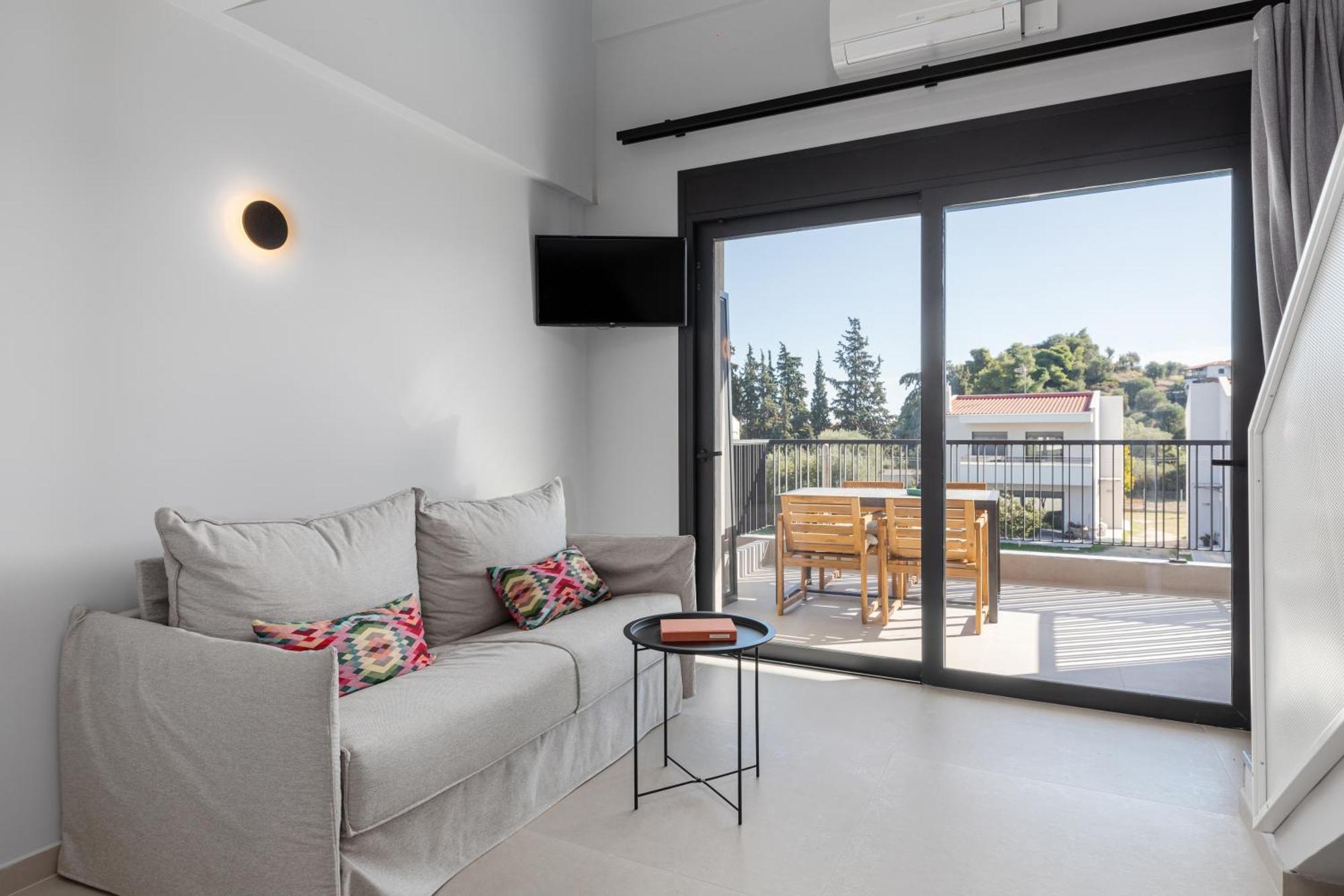The 8 Suites Polychrono Luaran gambar